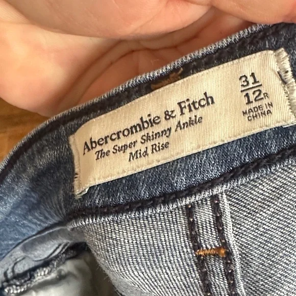 Women's Abercrombie & Fitch Jeans - Picture 3 of 3
